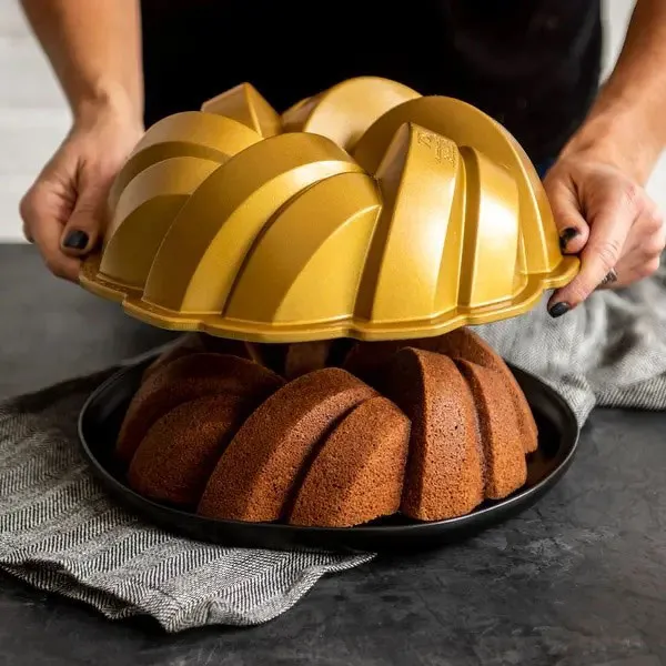 Tortiera 75 anniversary Braided Bundt Nordic Ware 2