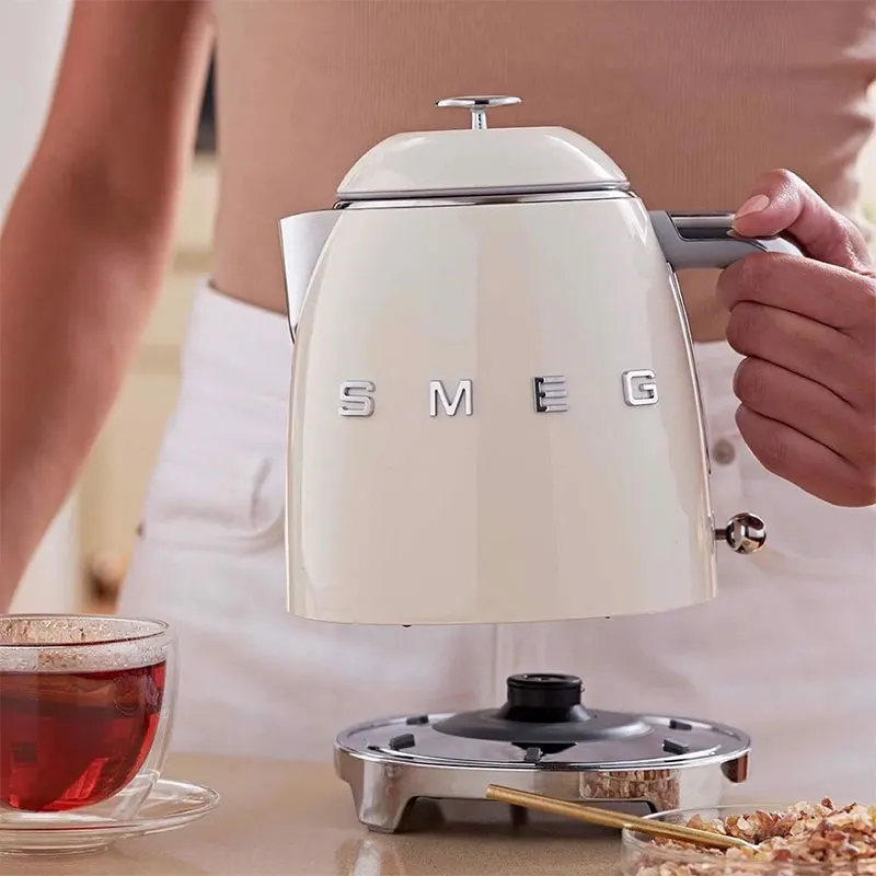 Mini bollitore elettrico KLF05CREU Smeg 2